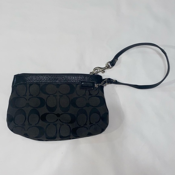 Coach Signature Pleated Medium Wristlet - Picture 3 of 4